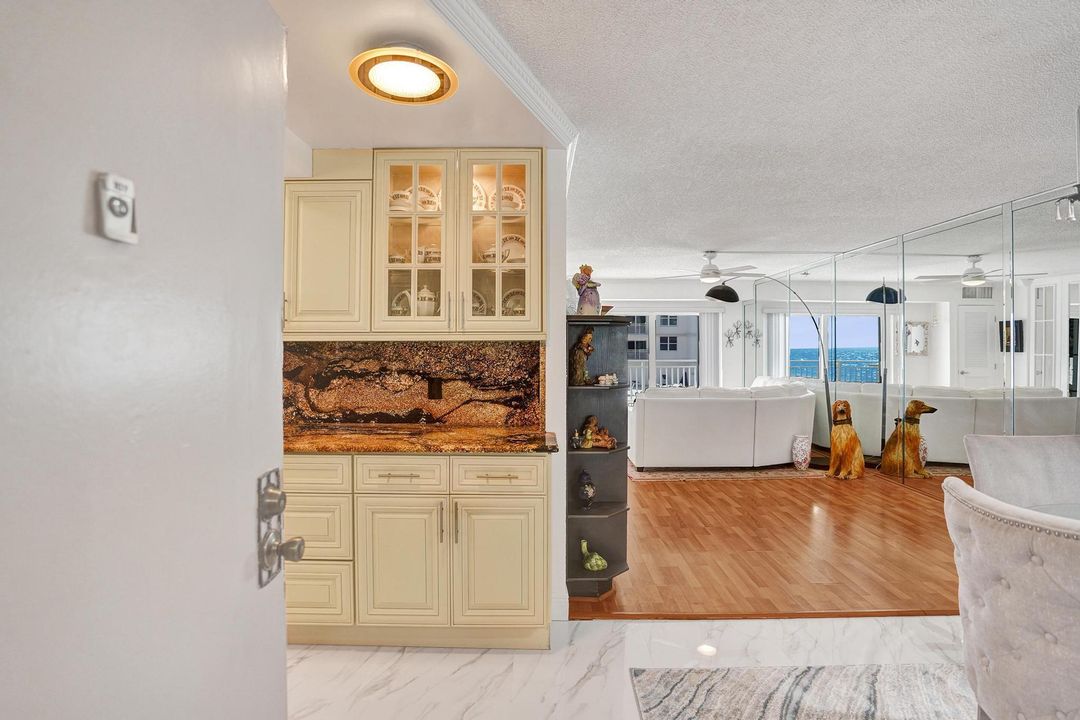 For Sale: $774,900 (2 beds, 2 baths, 1100 Square Feet)