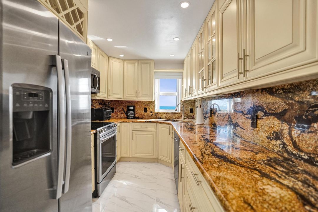 For Sale: $774,900 (2 beds, 2 baths, 1100 Square Feet)