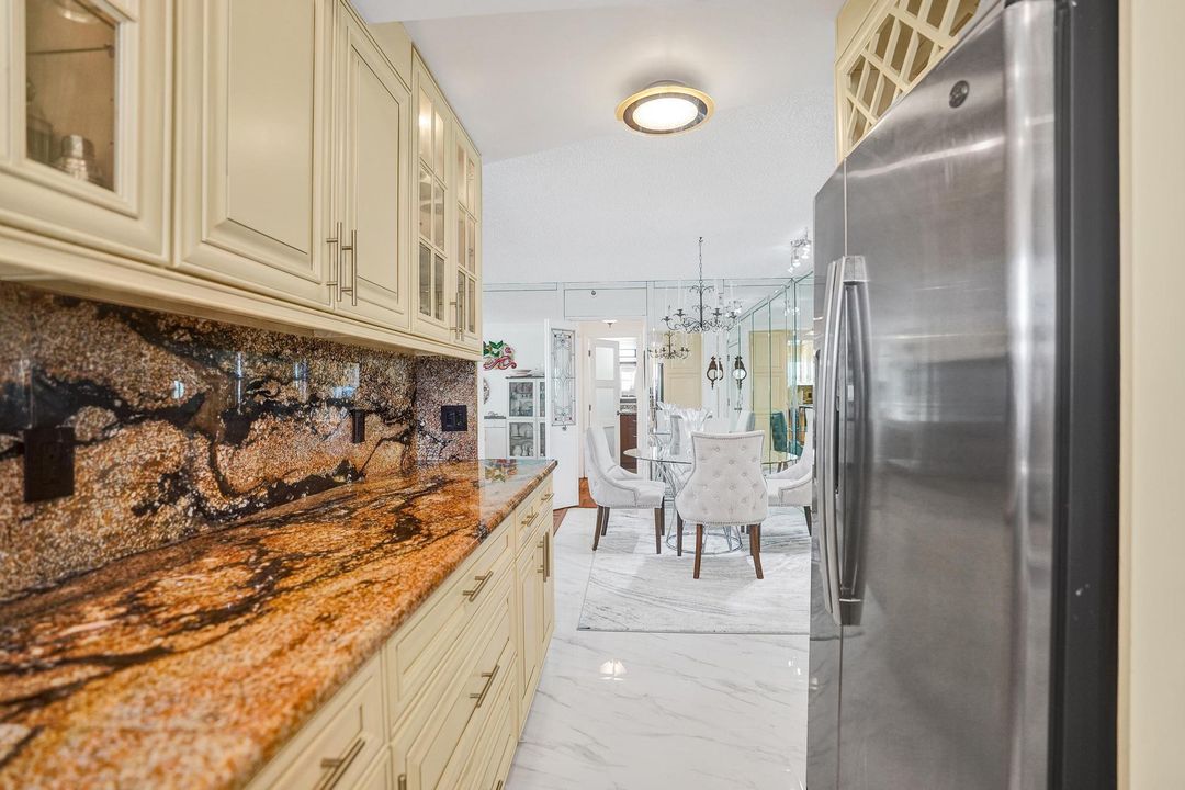 For Sale: $774,900 (2 beds, 2 baths, 1100 Square Feet)