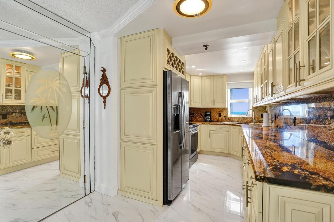 For Sale: $774,900 (2 beds, 2 baths, 1100 Square Feet)