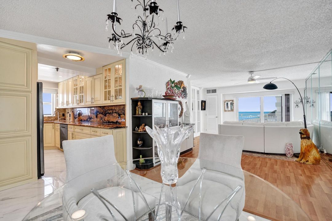 For Sale: $774,900 (2 beds, 2 baths, 1100 Square Feet)
