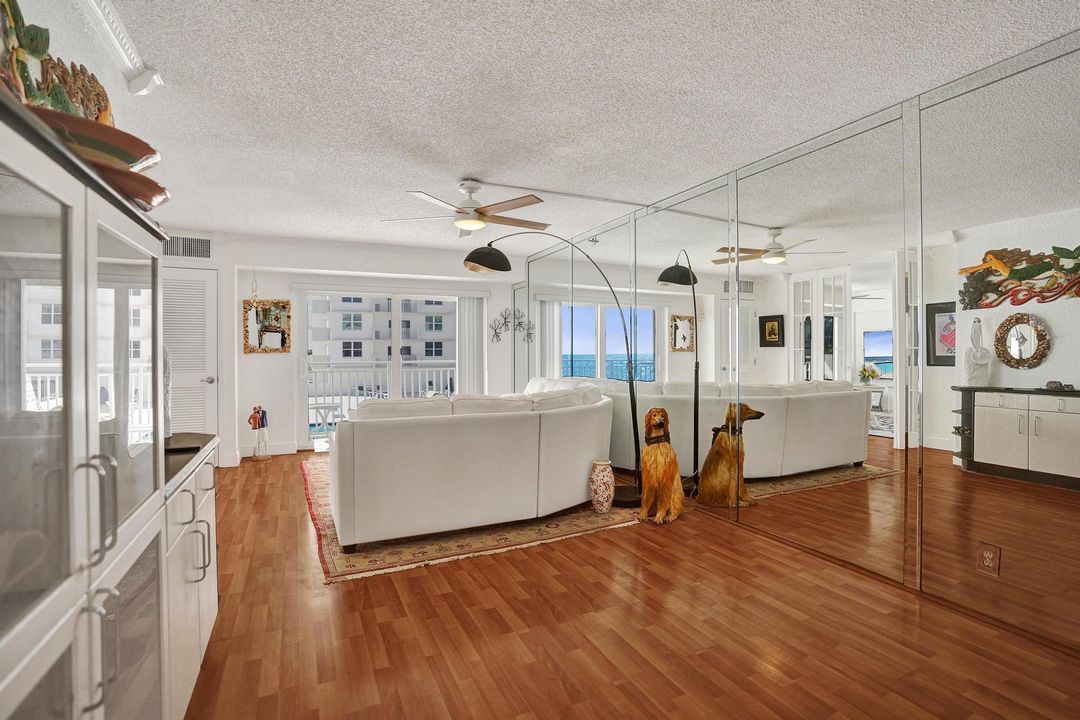 For Sale: $774,900 (2 beds, 2 baths, 1100 Square Feet)