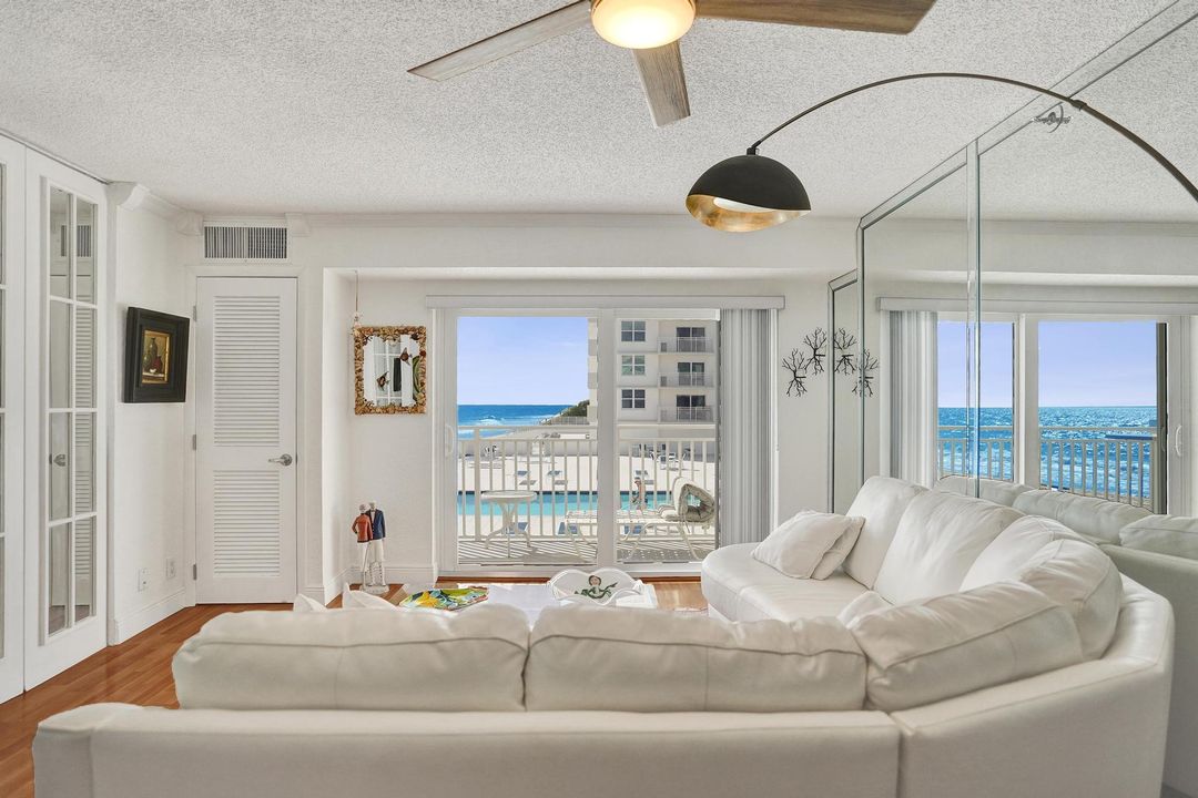 For Sale: $774,900 (2 beds, 2 baths, 1100 Square Feet)