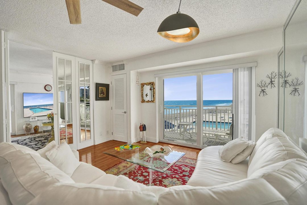 For Sale: $774,900 (2 beds, 2 baths, 1100 Square Feet)