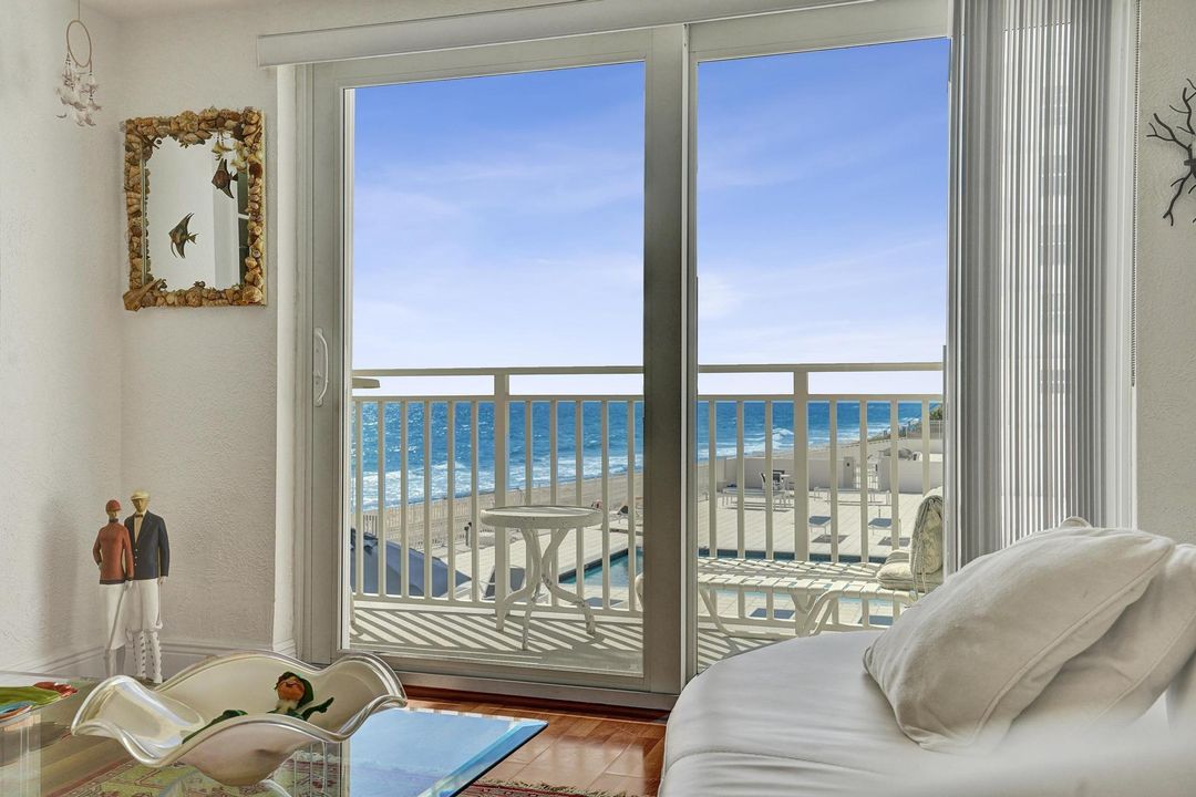 For Sale: $774,900 (2 beds, 2 baths, 1100 Square Feet)