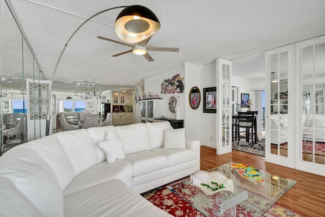 For Sale: $774,900 (2 beds, 2 baths, 1100 Square Feet)