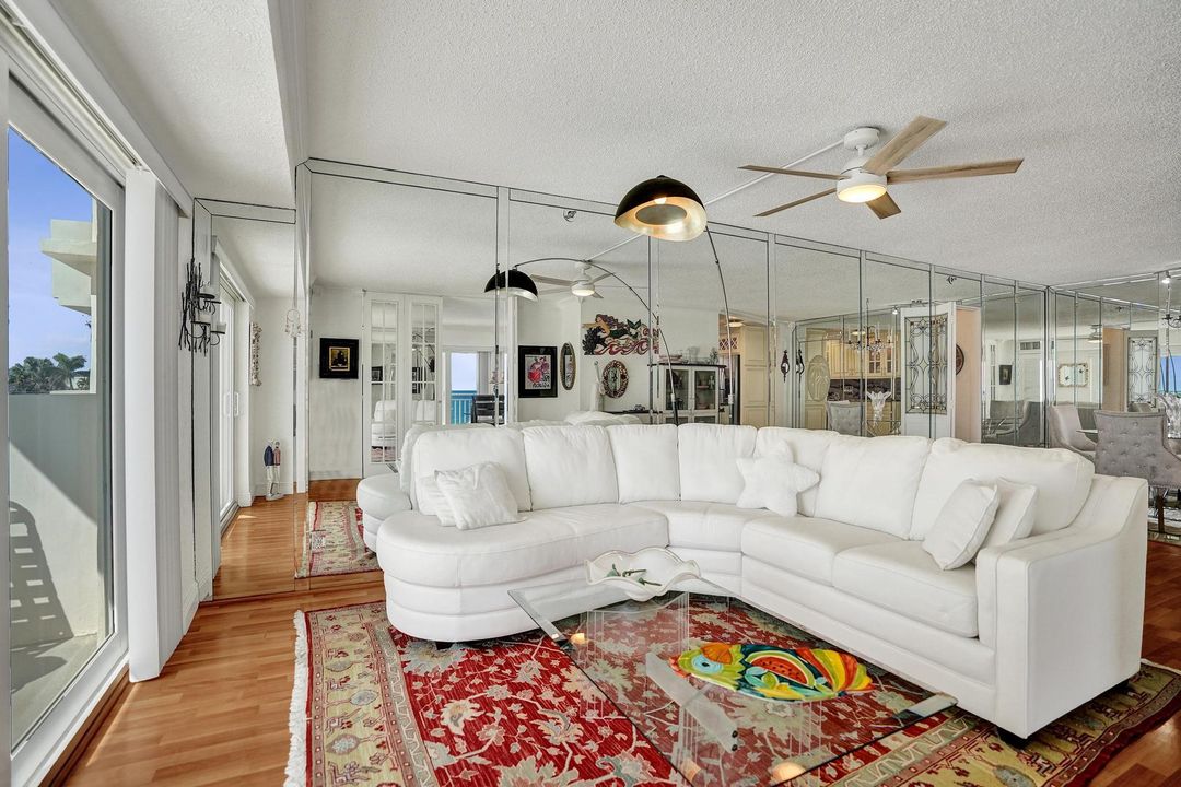 For Sale: $774,900 (2 beds, 2 baths, 1100 Square Feet)