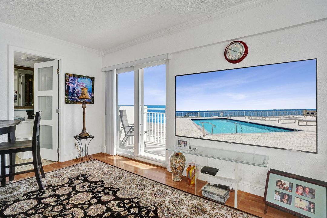 For Sale: $774,900 (2 beds, 2 baths, 1100 Square Feet)