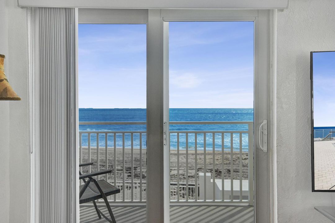 For Sale: $774,900 (2 beds, 2 baths, 1100 Square Feet)