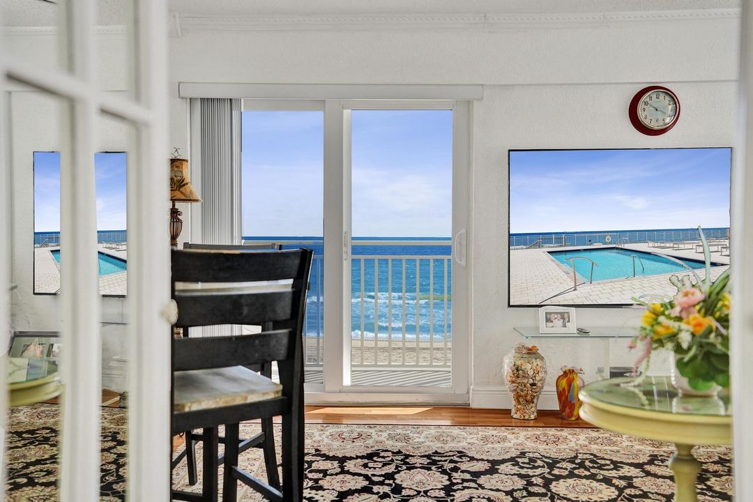 For Sale: $774,900 (2 beds, 2 baths, 1100 Square Feet)