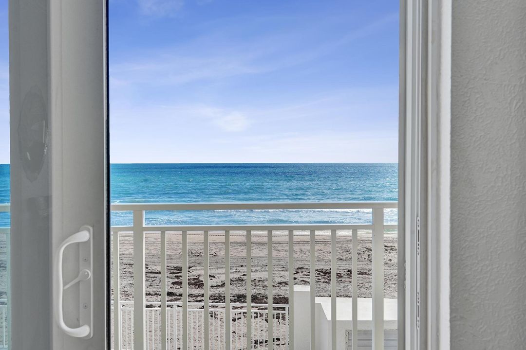 For Sale: $774,900 (2 beds, 2 baths, 1100 Square Feet)