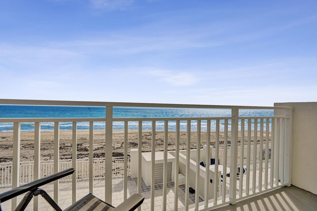 For Sale: $774,900 (2 beds, 2 baths, 1100 Square Feet)