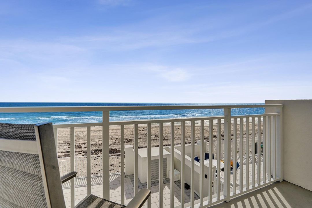 For Sale: $774,900 (2 beds, 2 baths, 1100 Square Feet)