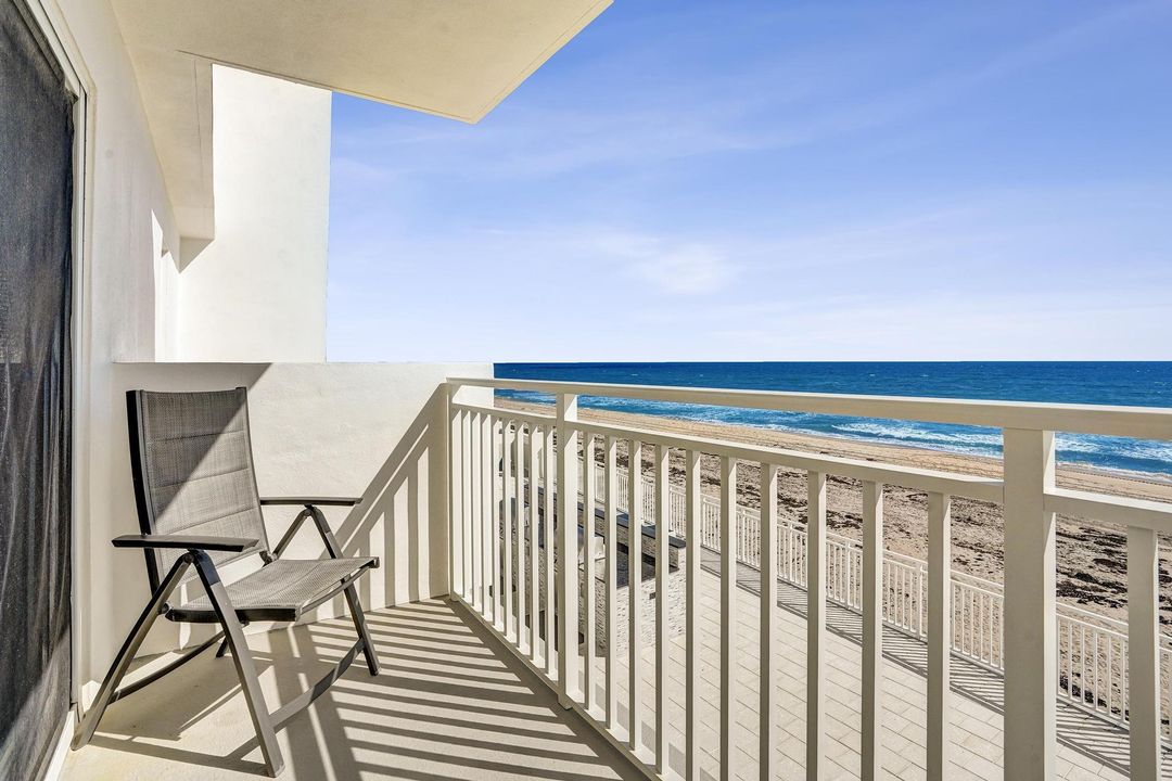 For Sale: $774,900 (2 beds, 2 baths, 1100 Square Feet)