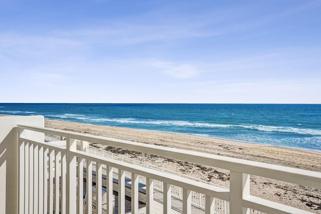 For Sale: $774,900 (2 beds, 2 baths, 1100 Square Feet)