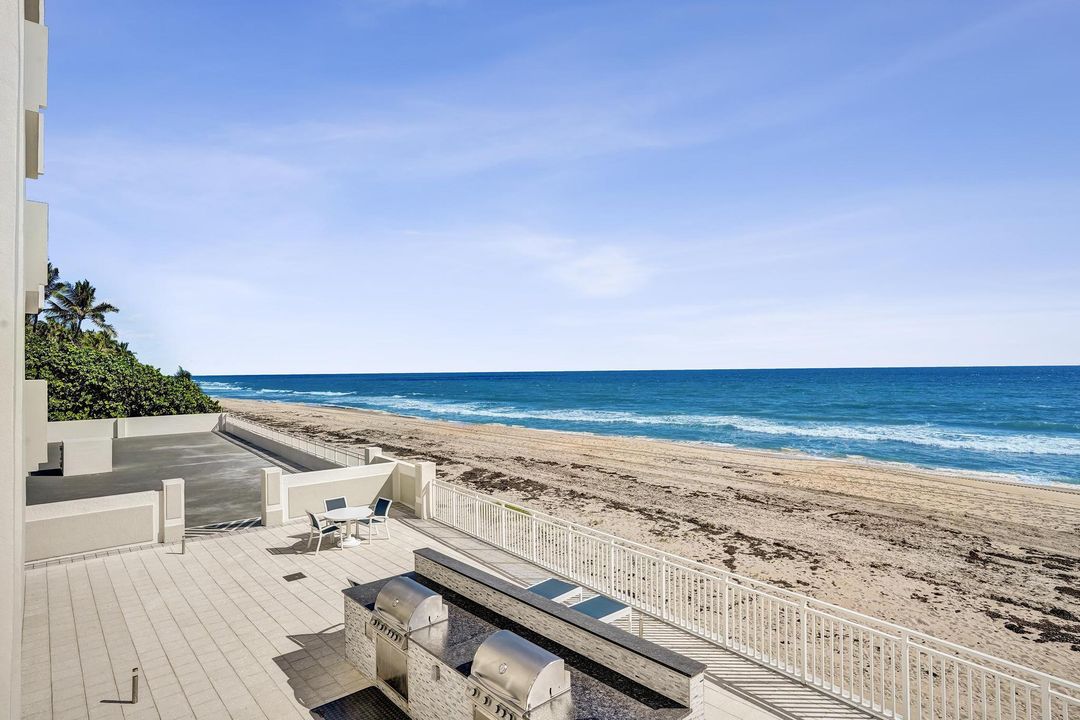 For Sale: $774,900 (2 beds, 2 baths, 1100 Square Feet)