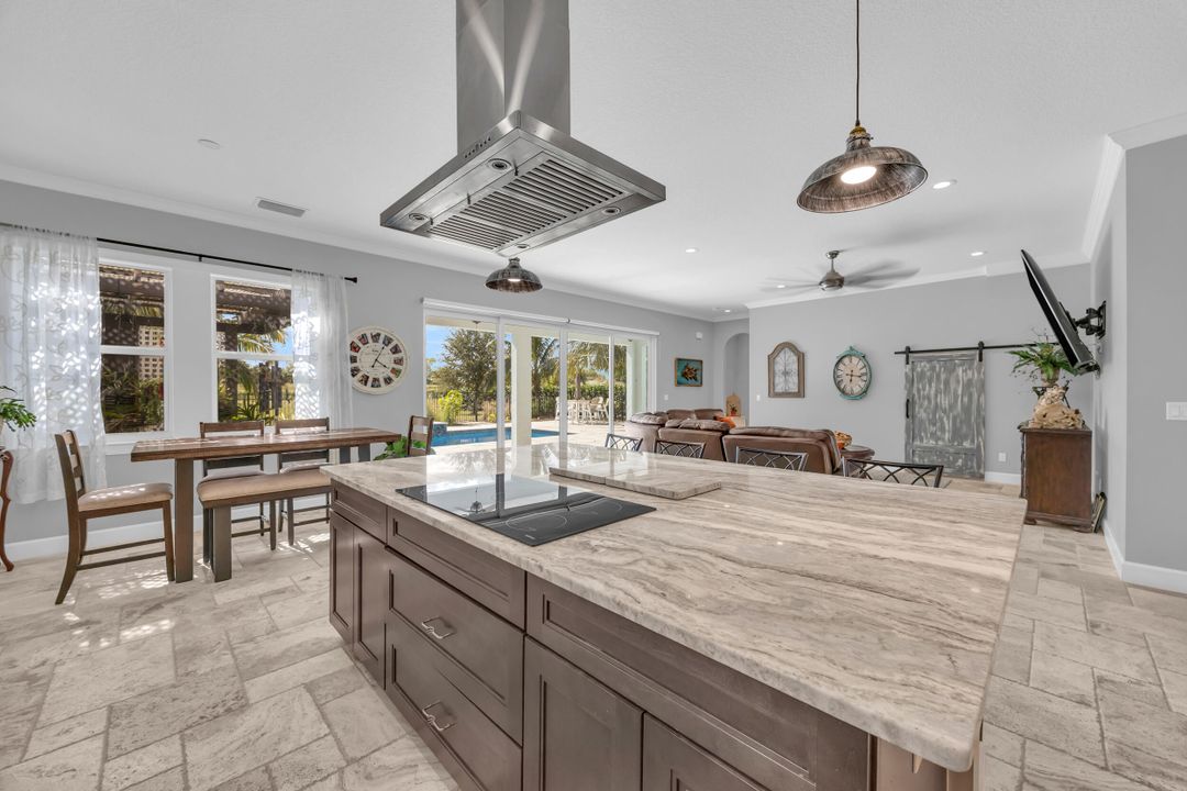 На продажу: $685,000 (4 спален, 3 ванн, 2629 Квадратных фут)