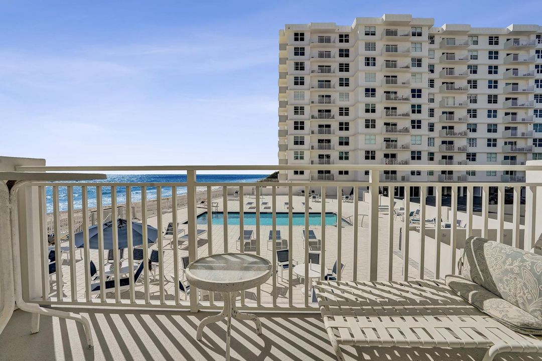 For Sale: $774,900 (2 beds, 2 baths, 1100 Square Feet)