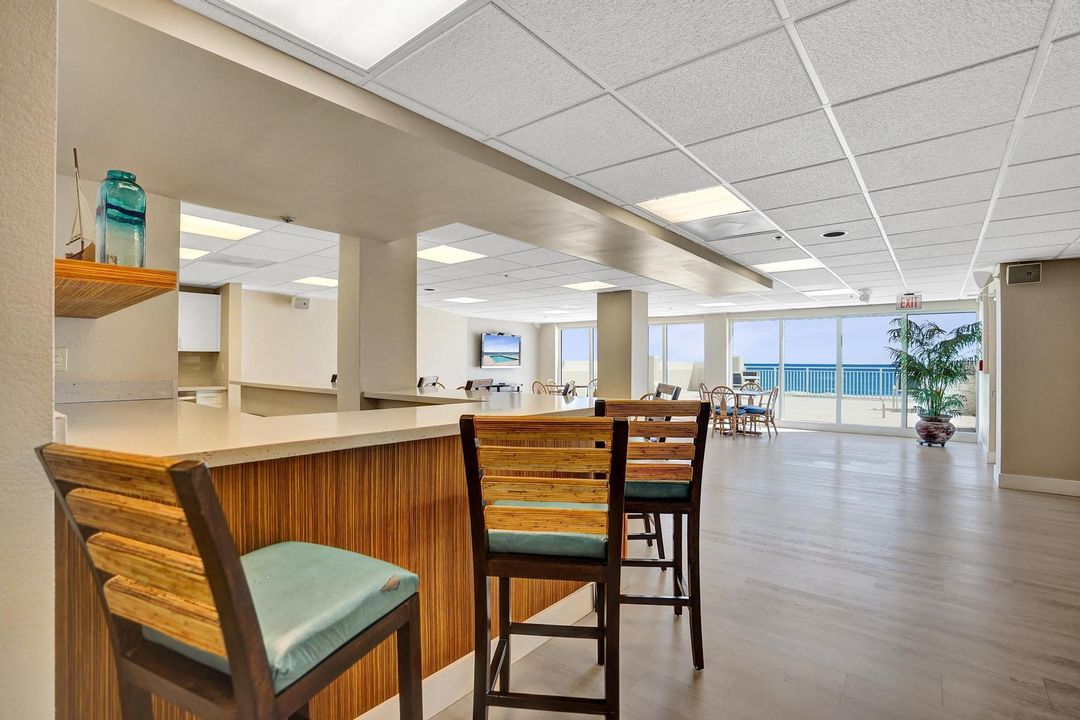 For Sale: $774,900 (2 beds, 2 baths, 1100 Square Feet)