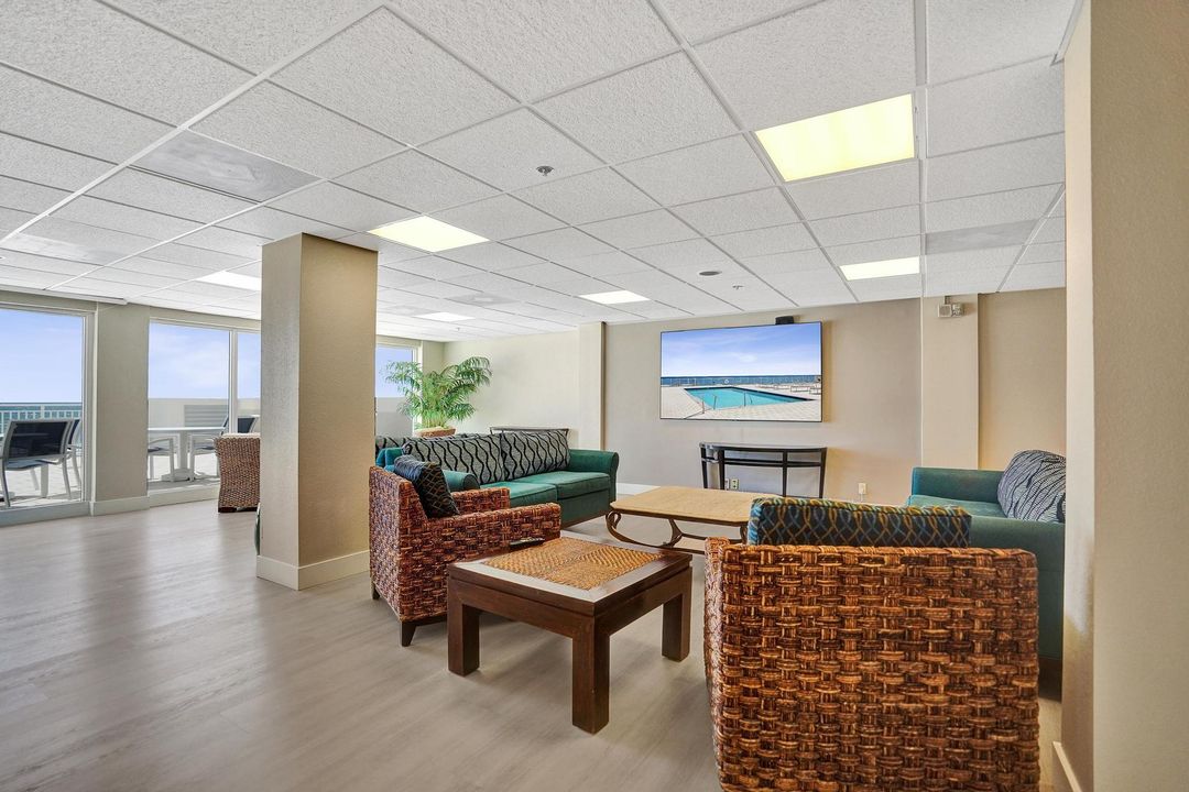 For Sale: $774,900 (2 beds, 2 baths, 1100 Square Feet)