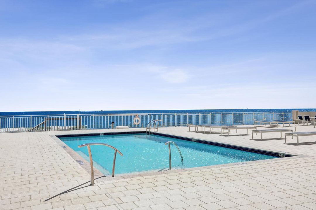 For Sale: $774,900 (2 beds, 2 baths, 1100 Square Feet)