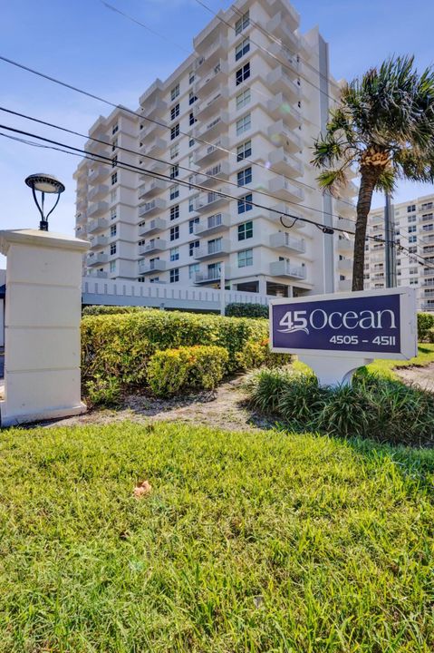 For Sale: $774,900 (2 beds, 2 baths, 1100 Square Feet)