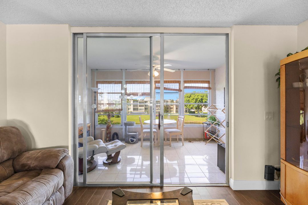 На продажу: $140,000 (1 спален, 2 ванн, 925 Квадратных фут)