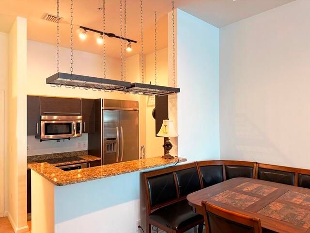 出租: $2,900 (1 贝兹, 1 浴室, 905 平方英尺)