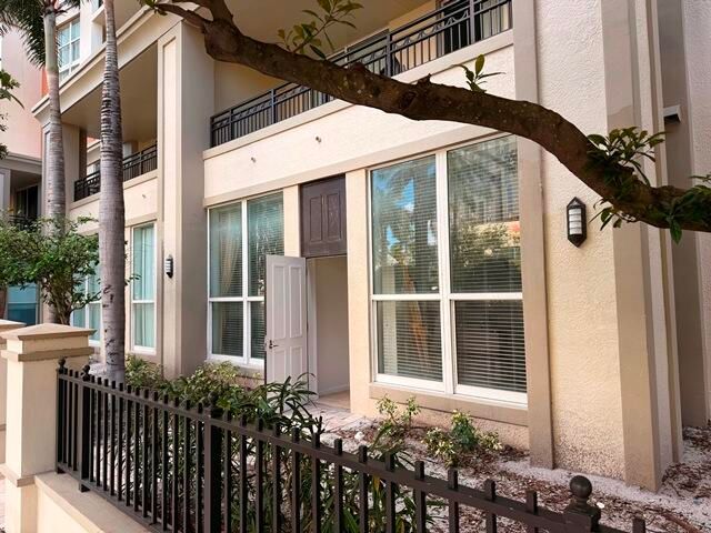 出租: $2,900 (1 贝兹, 1 浴室, 905 平方英尺)