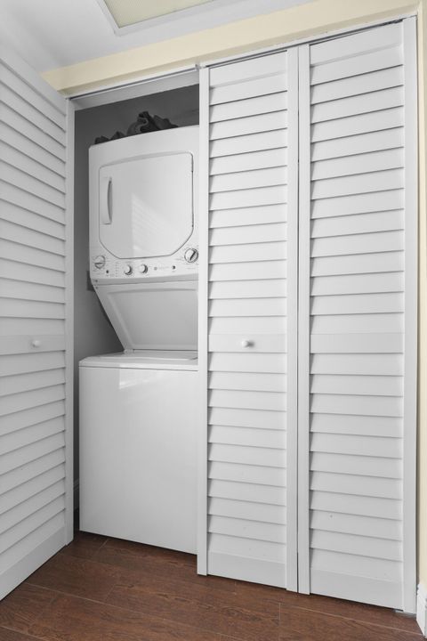 На продажу: $140,000 (1 спален, 2 ванн, 925 Квадратных фут)