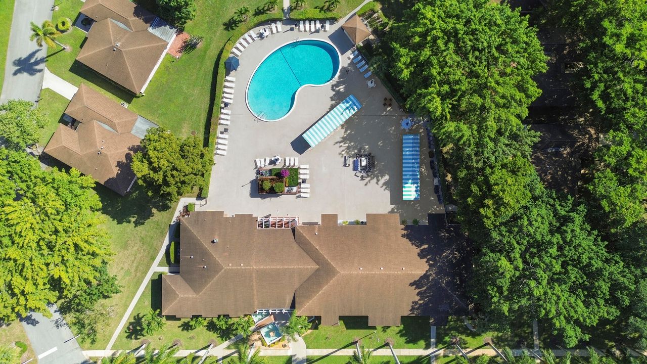 На продажу: $140,000 (1 спален, 2 ванн, 925 Квадратных фут)