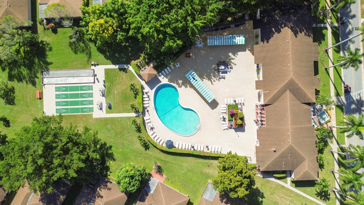 На продажу: $140,000 (1 спален, 2 ванн, 925 Квадратных фут)