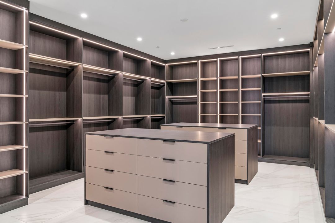 For Sale: $7,400,000 (3 beds, 3 baths, 4350 Square Feet)