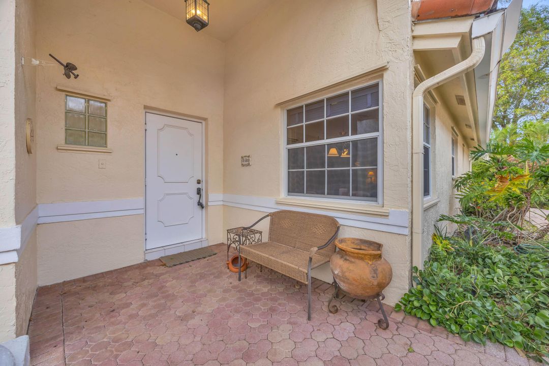 Active With Contract: $569,000 (3 beds, 2 baths, 2035 Square Feet)