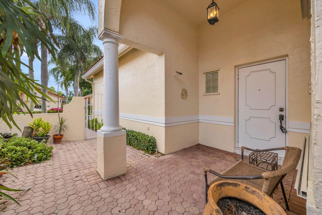 Active With Contract: $569,000 (3 beds, 2 baths, 2035 Square Feet)