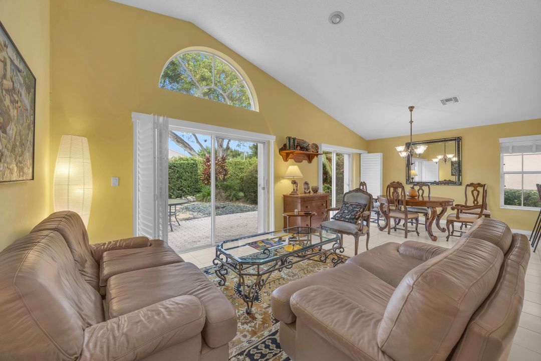 Active With Contract: $569,000 (3 beds, 2 baths, 2035 Square Feet)