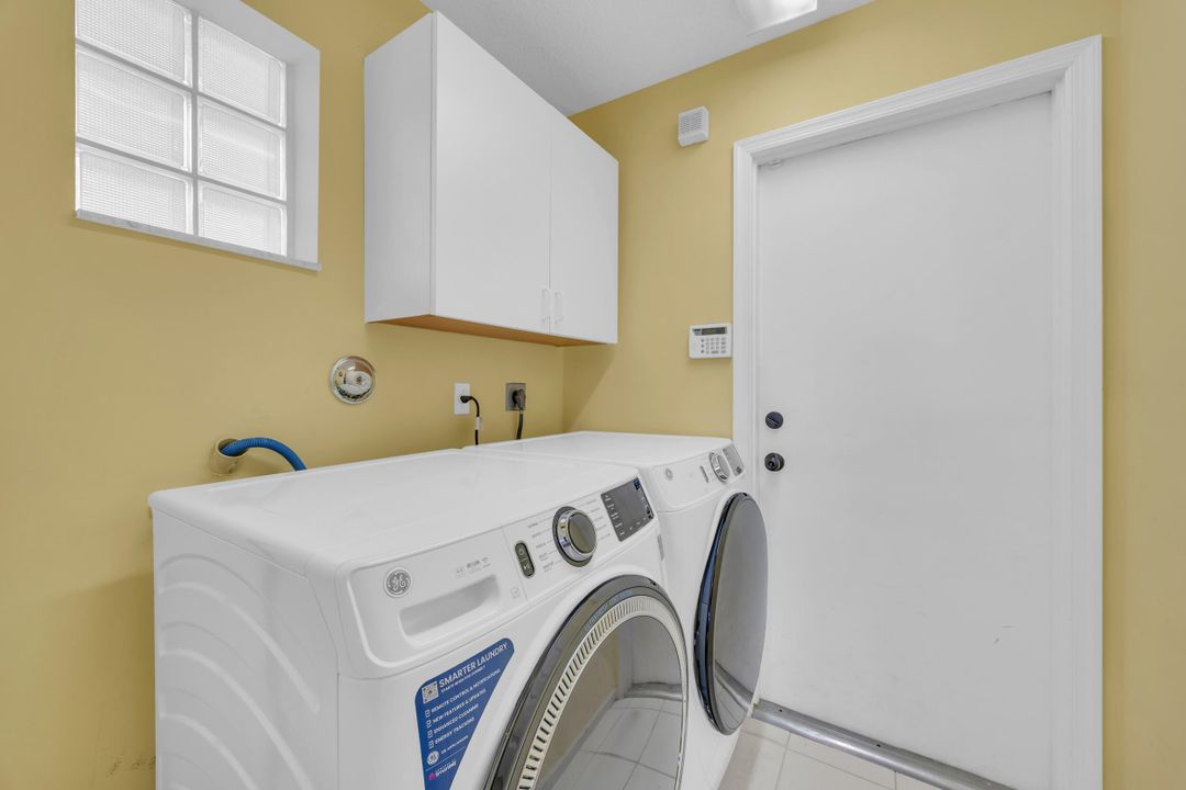 Active With Contract: $569,000 (3 beds, 2 baths, 2035 Square Feet)