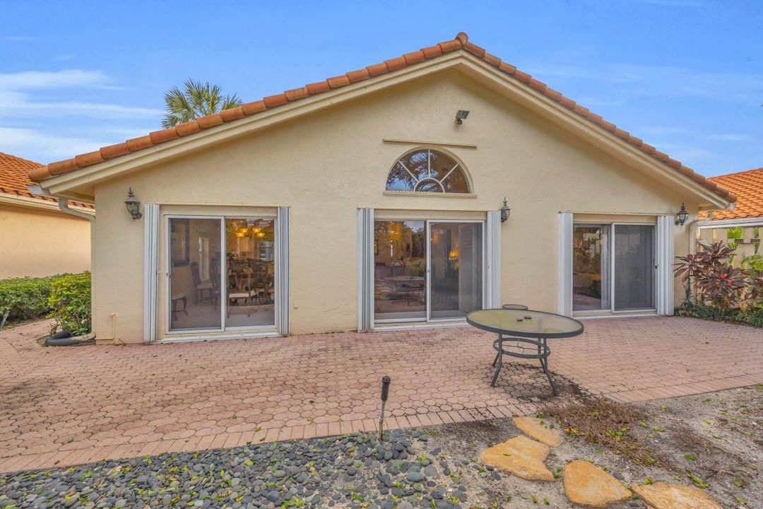 Active With Contract: $569,000 (3 beds, 2 baths, 2035 Square Feet)