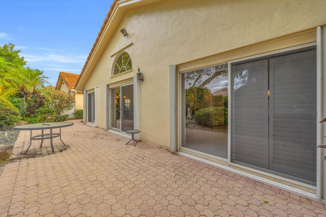 Active With Contract: $569,000 (3 beds, 2 baths, 2035 Square Feet)