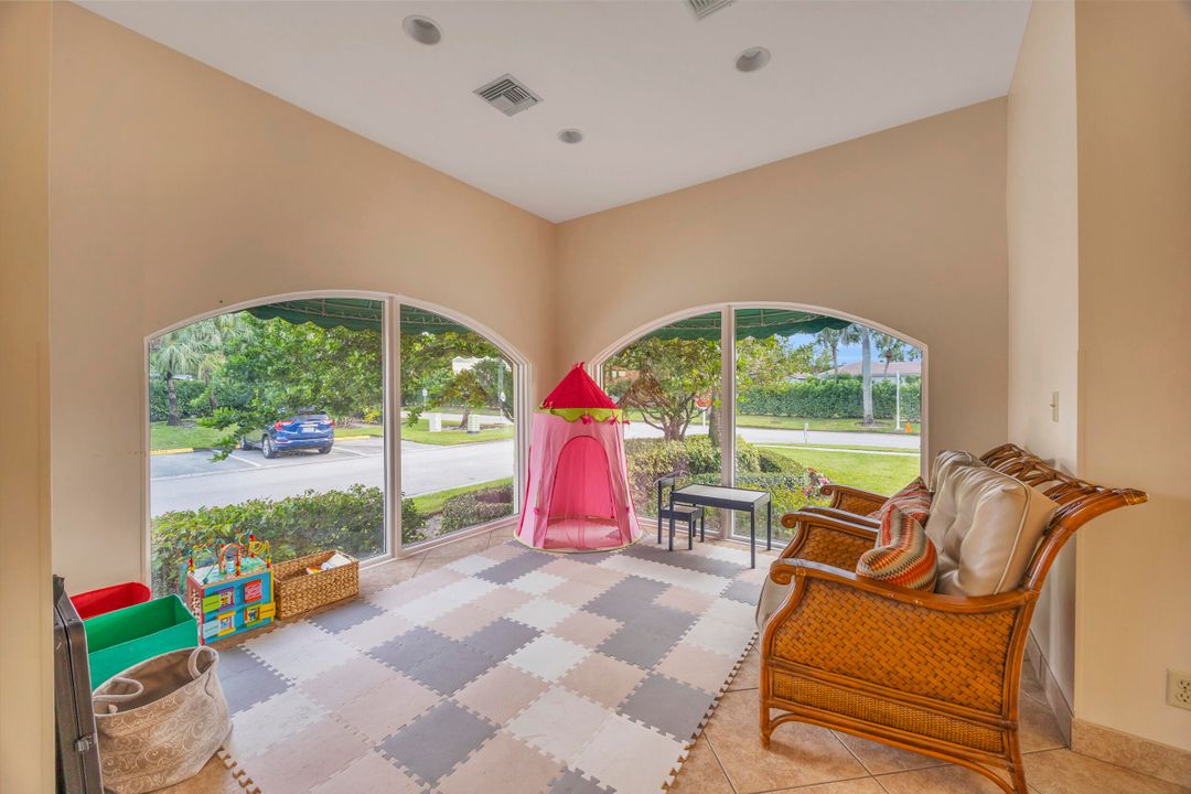 Active With Contract: $569,000 (3 beds, 2 baths, 2035 Square Feet)