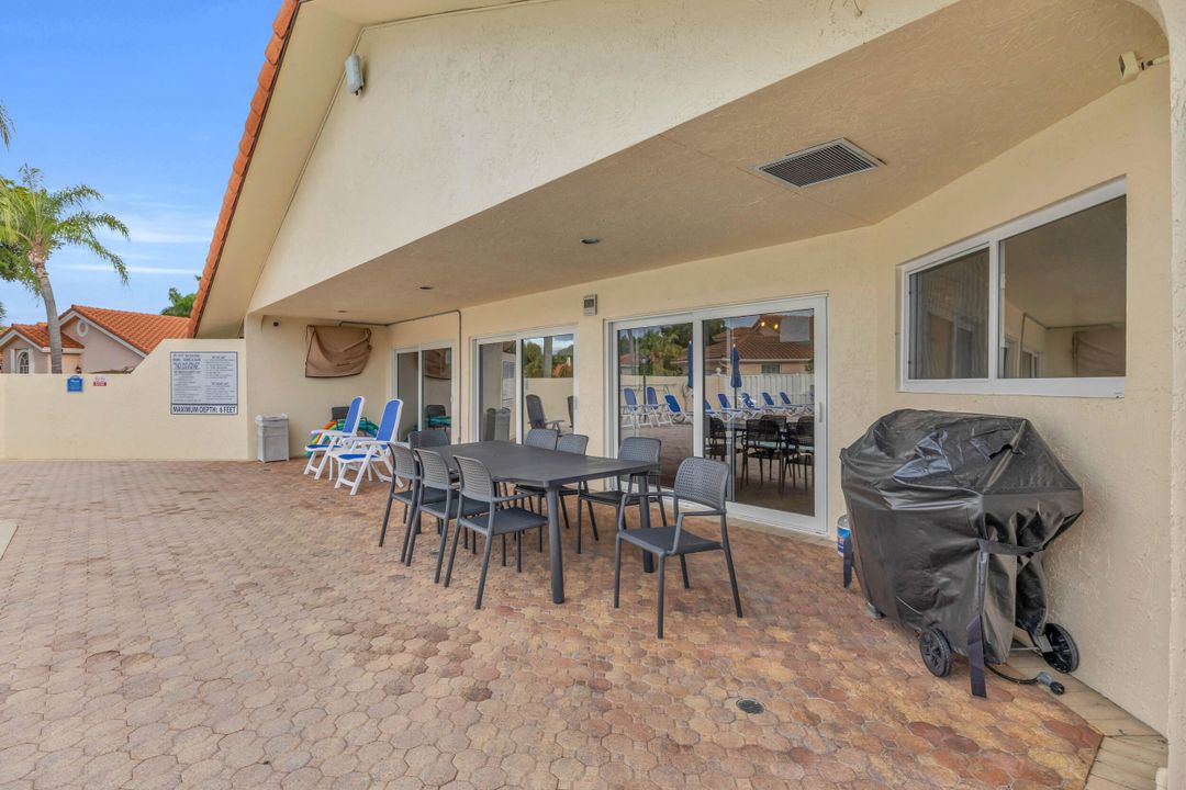 Active With Contract: $569,000 (3 beds, 2 baths, 2035 Square Feet)