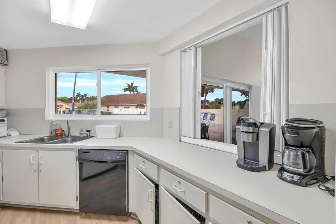 Active With Contract: $569,000 (3 beds, 2 baths, 2035 Square Feet)