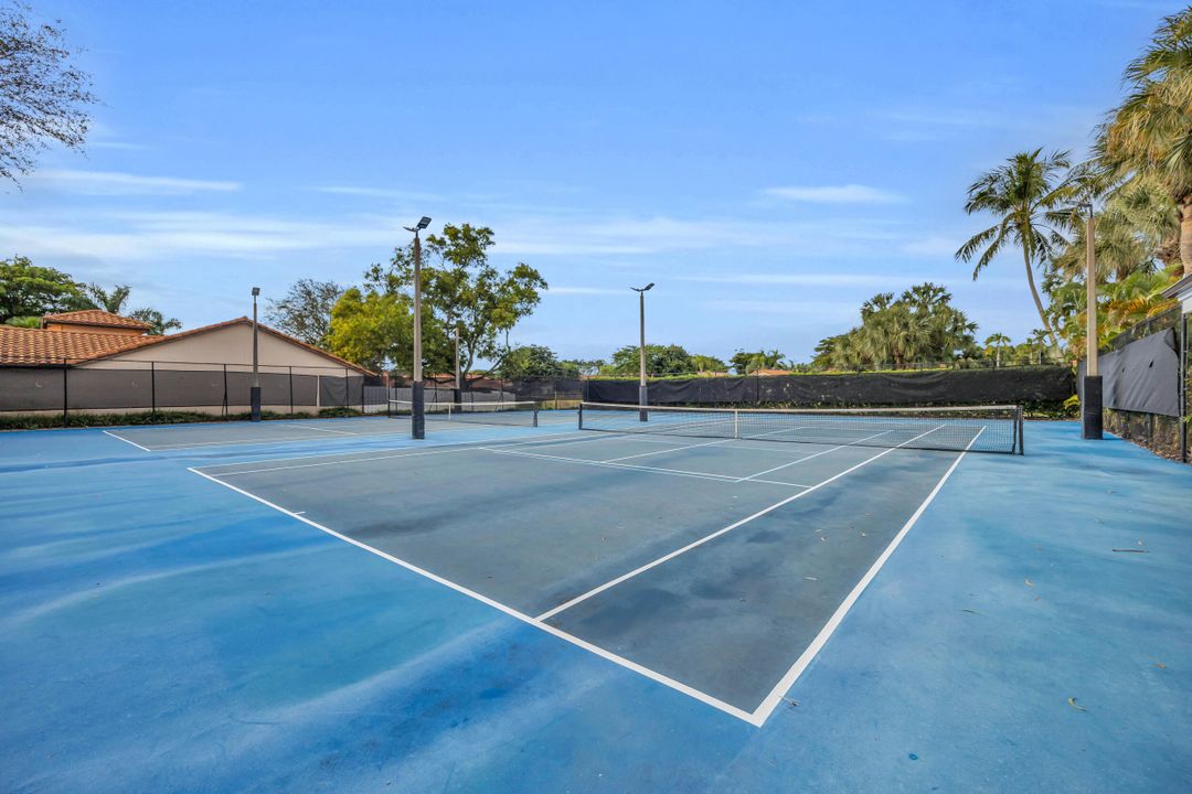 Active With Contract: $569,000 (3 beds, 2 baths, 2035 Square Feet)