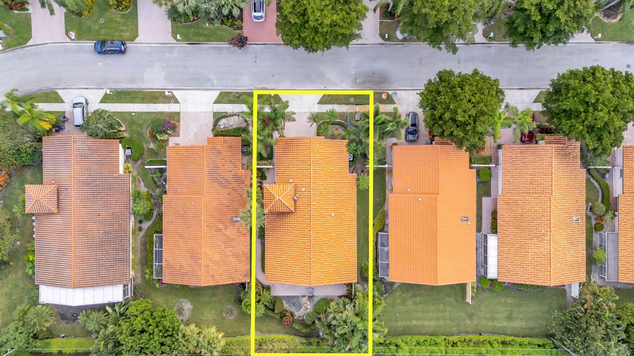 Active With Contract: $569,000 (3 beds, 2 baths, 2035 Square Feet)