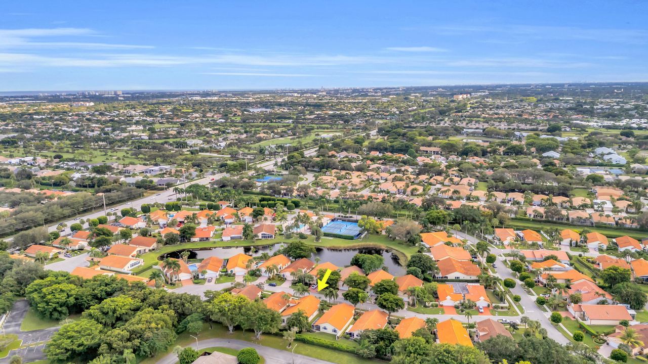 Active With Contract: $569,000 (3 beds, 2 baths, 2035 Square Feet)