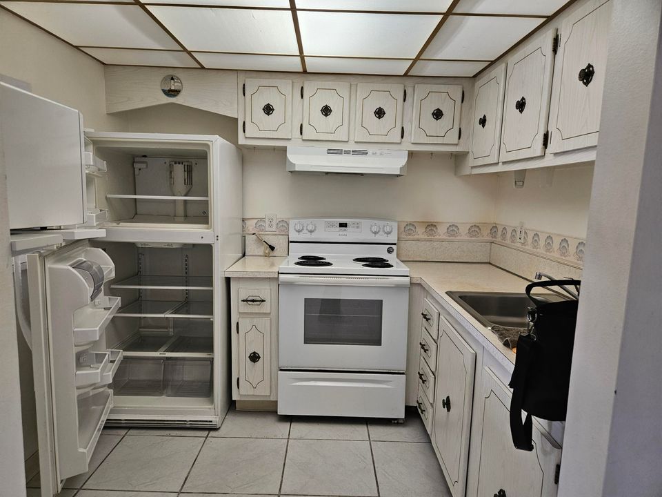 For Rent: $1,250 (1 beds, 1 baths, 650 Square Feet)