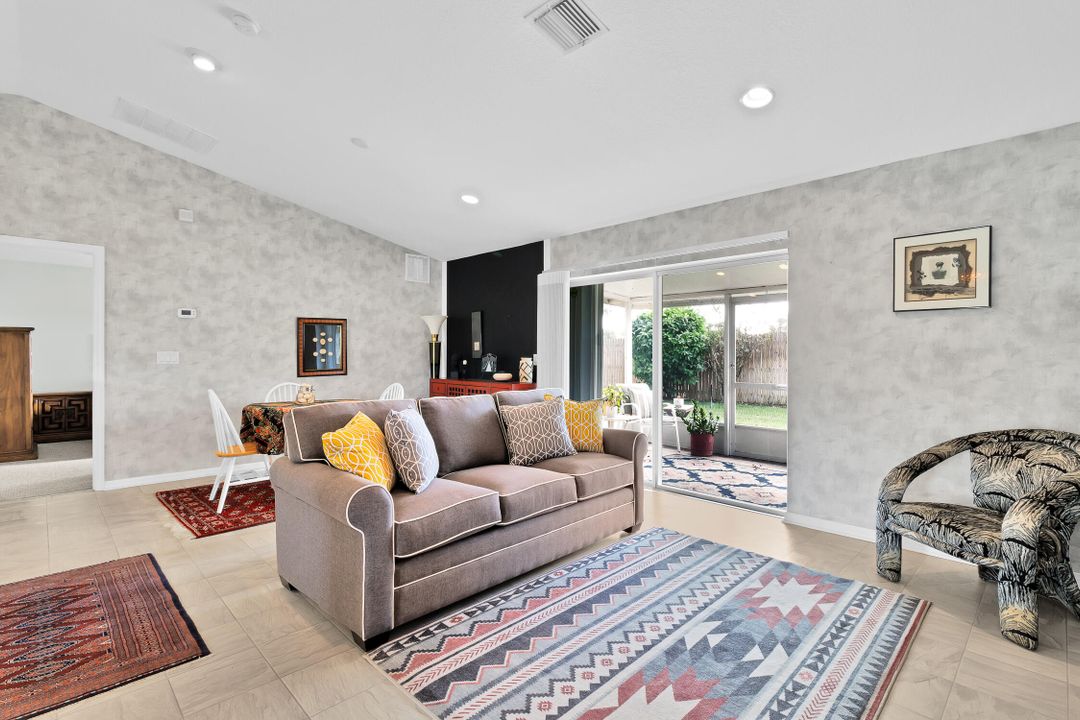 For Sale: $350,000 (3 beds, 2 baths, 1330 Square Feet)