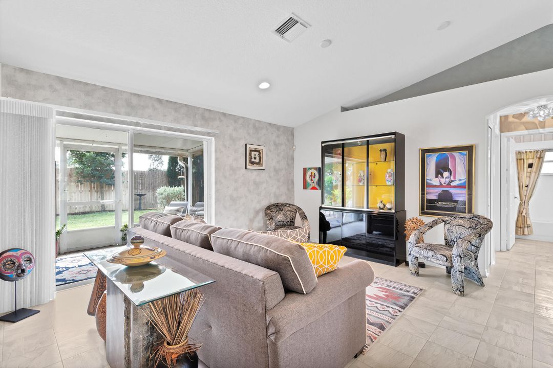 For Sale: $350,000 (3 beds, 2 baths, 1330 Square Feet)