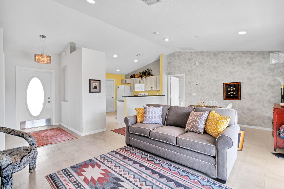 For Sale: $350,000 (3 beds, 2 baths, 1330 Square Feet)