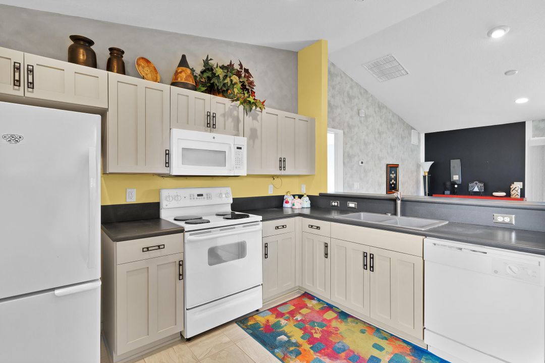 For Sale: $350,000 (3 beds, 2 baths, 1330 Square Feet)